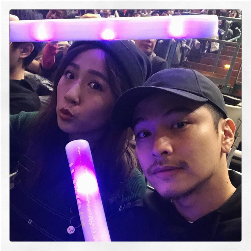 方志友（左）說只要楊銘威（右）笑她變胖，女兒就會立刻回嘴要爸爸照照自己的肚子。（圖／翻攝自方志友FB）