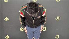 賓賓哥鞠躬道歉。（圖／取自賓賓哥臉書）