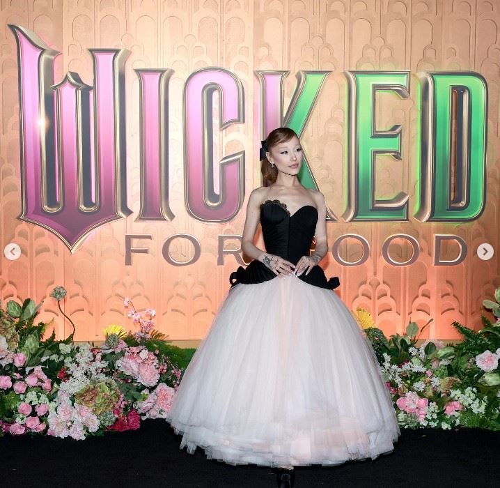 32歲流行天后亞莉安娜（Ariana Grande）近期投入電影《魔法壞女巫：第二部》（Wicked: For Good）宣傳。（圖／翻攝自IG @arianagrande）