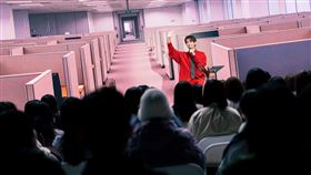 炎亞綸生日會以大型企業徵才大會為主題。（圖／晴空鳥提供）