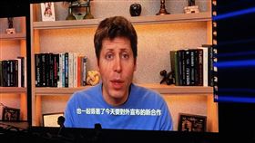 鴻海科技日今開幕，OpenAI執行長奧特曼以影片現身站台，鴻海首度公開合作細節：共同設計製造「Stargate」AI資料中心伺服器、電源與散熱等關鍵硬體，並由鴻海美國、墨西哥廠供應，助攻美國5000億美元算力擴建。（圖／記者師瑞德攝影）