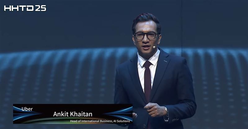 Uber國際業務與AI解決方案主管Aunt Kate說明，鴻海的製造與整合實力將是連名重要的力量。（圖／翻攝鴻海YT）