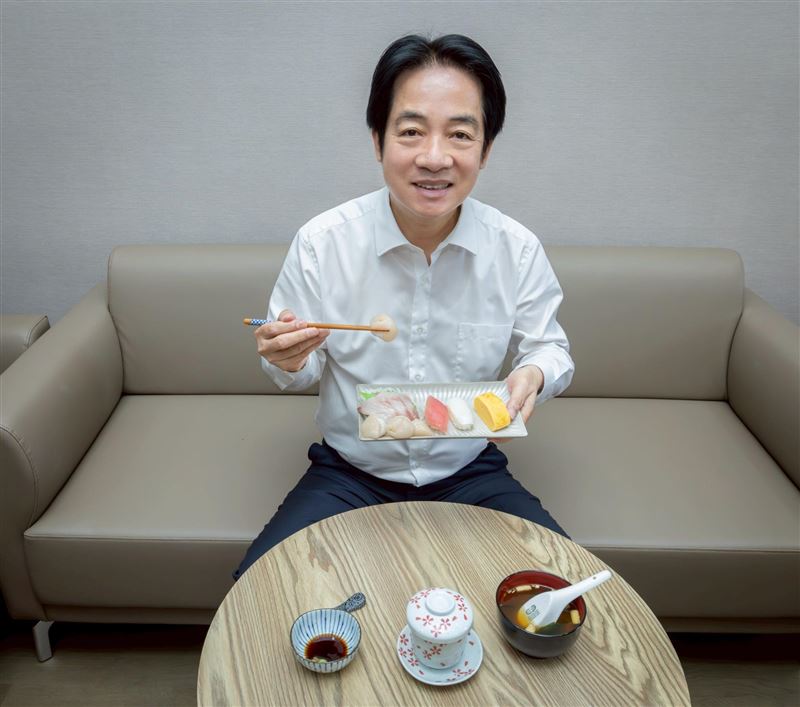賴清德吃壽司、味噌湯，力挺日本水產品。（圖／賴清德臉書）