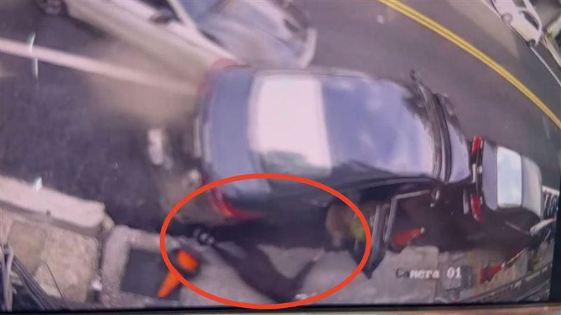 桃園20歲賓士男撞9車　69歲嬤慘被壓車底