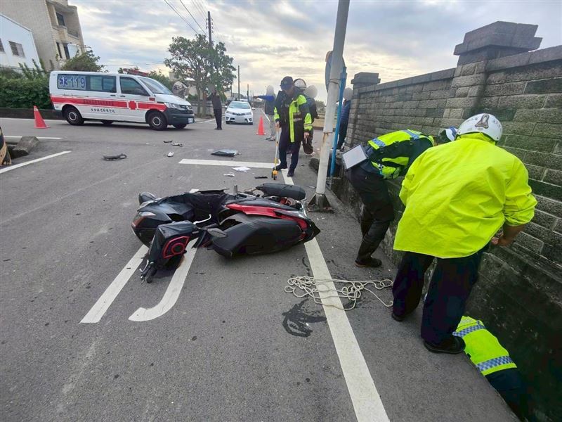 16歲李姓高中生遭撞擊後摔進水溝，頭部受到重傷。(圖／翻攝畫面)