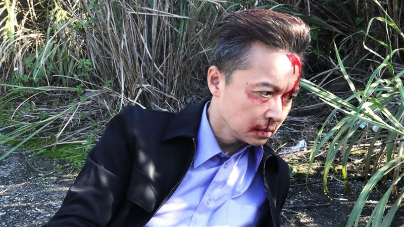 台八男星慘遭石擊！傷口引來蒼蠅啃食