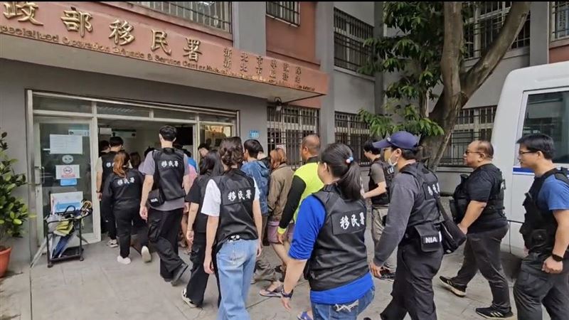新北市專勤隊查獲39名逾期停留泰籍人士。（圖／翻攝畫面）