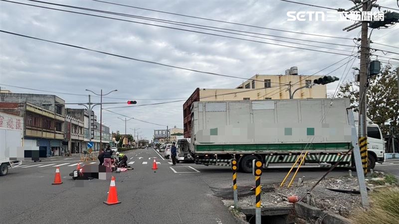 大貨車路口左轉害撞！79歲阿公騎車斷魂