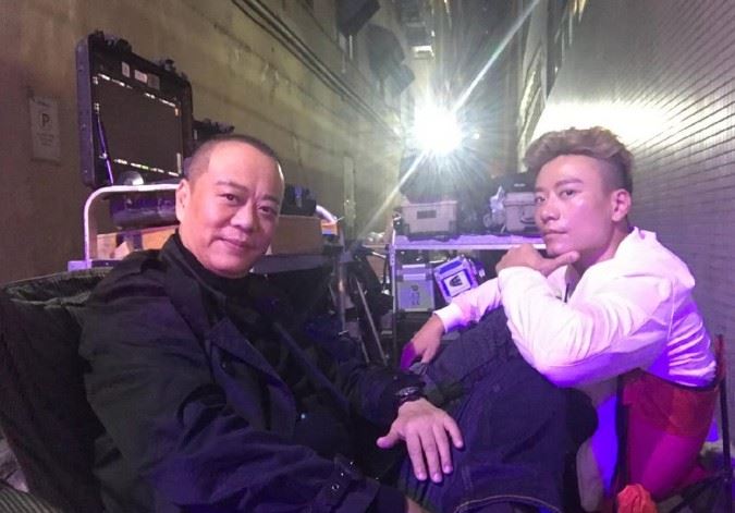 雖然歐陽震華（左）在三週後順利康復，但臉上留下兩個明顯凹洞。（圖／翻攝自歐陽震華越南影迷会IG）