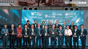 台南市政府榮獲特優，由消防局副局長楊宗林（左二）代表受獎。（圖／台南市消防局提供）