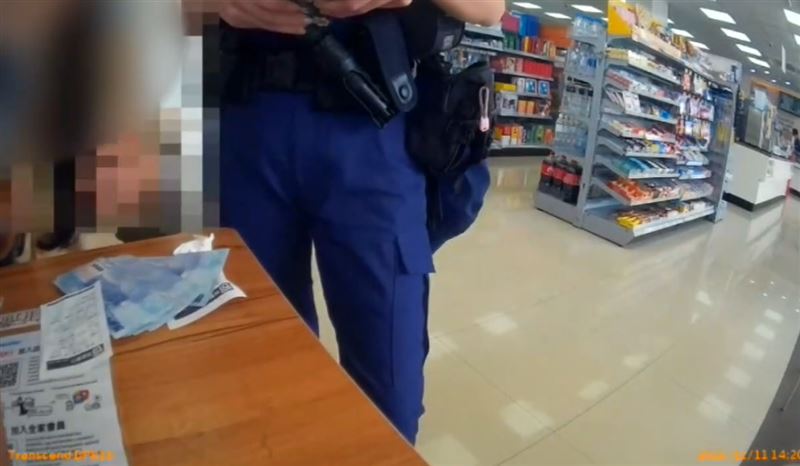 台中人妻遭聲稱是竹聯幫黑道的網友威脅人身安全，一見到員警害怕得直發抖。(圖／翻攝畫面)