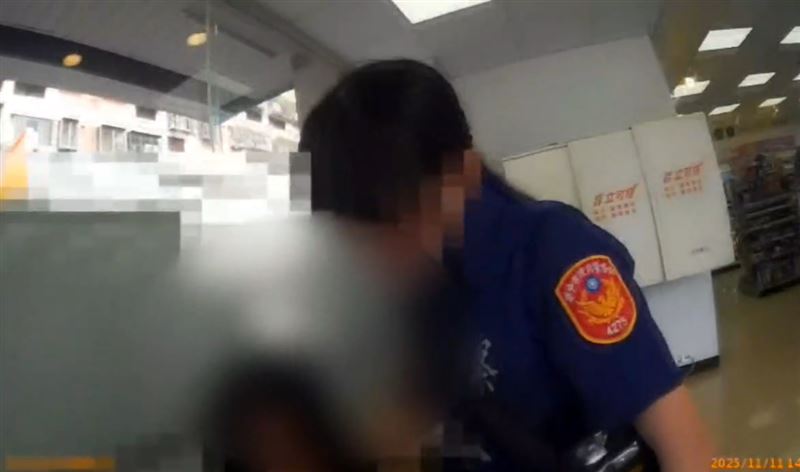 台中人妻疑遭遇交友詐騙，在超商ATM前崩潰痛哭。(圖／翻攝畫面)