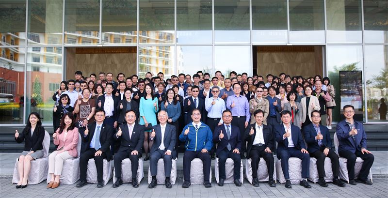 法務部長鄭銘謙與肅貪同仁合影。（圖／法務部廉政署提供）