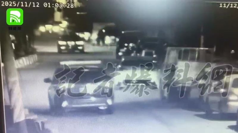 台中2男因網路口角相約談判，各自撂人到場助陣，結果警車出現，所有人落荒而逃。（圖／翻攝自記者爆料網）