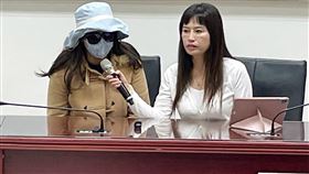 中和某公托虐童案，張嘉玲偕同家屬發聲（圖／新北市議員張嘉玲提供）