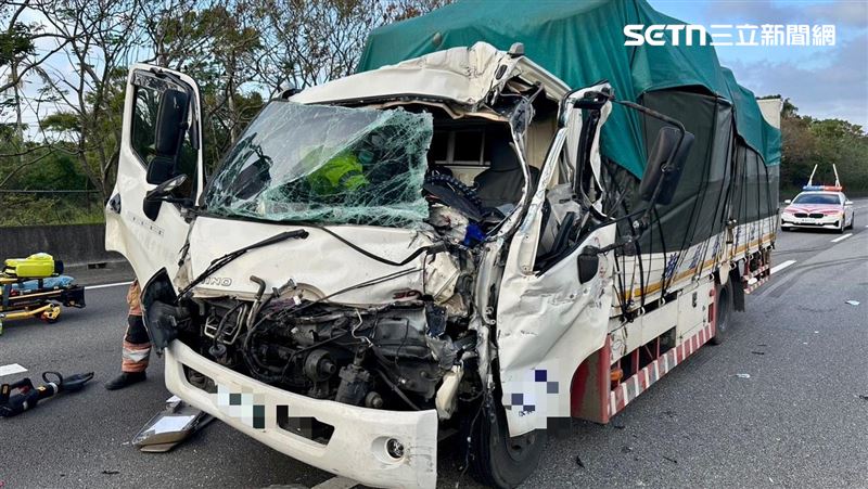 新／國1新竹段4車追撞！司機夾車頭傷重亡