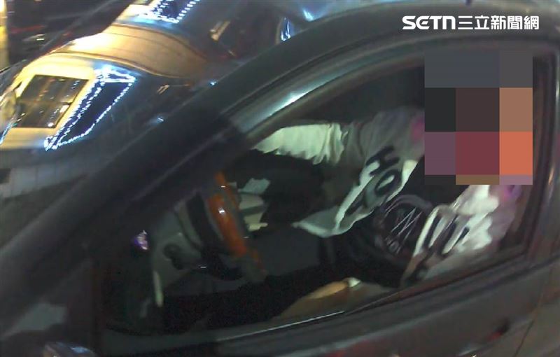 毒品唾液快篩試劑20日上路，台中市警方火速逮捕毒駕犯。（圖／翻攝畫面）