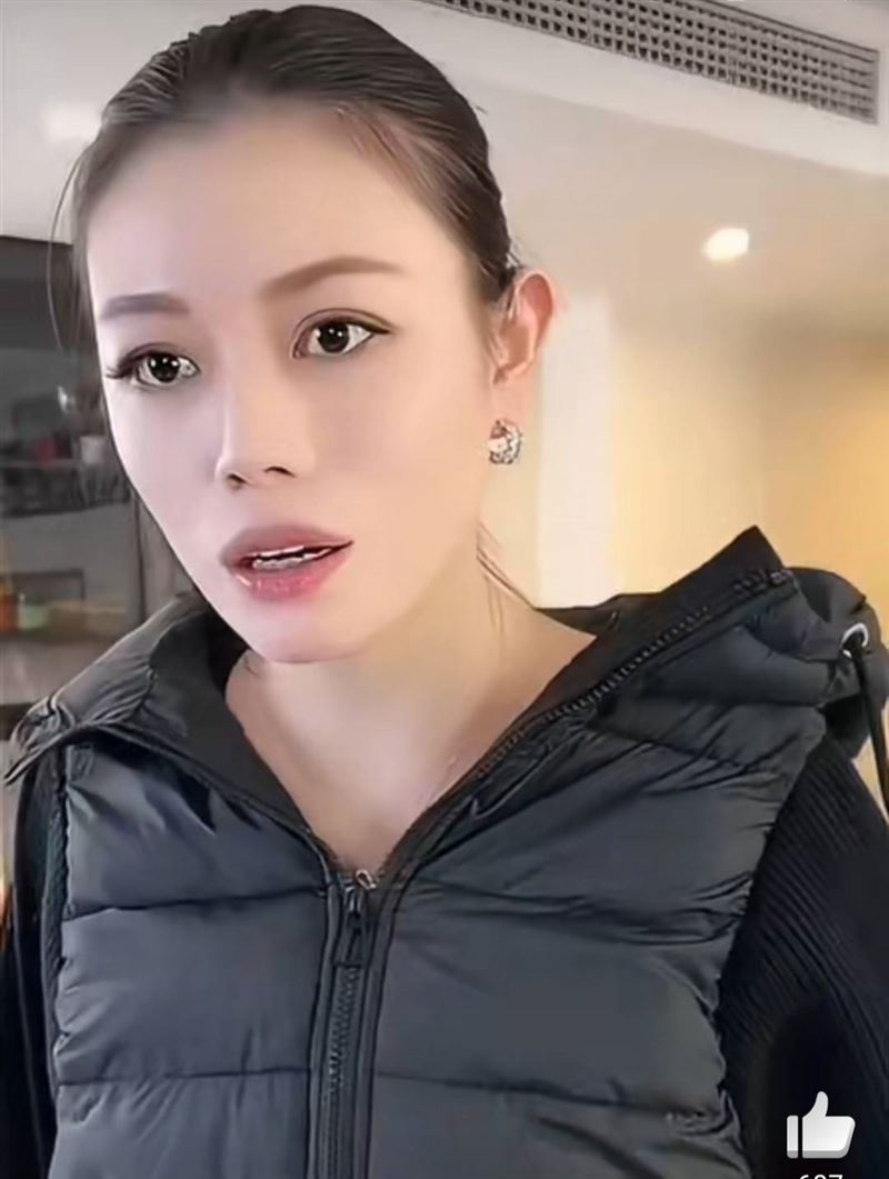 葛薈婕在直播中提到不知道汪峰有結過婚。（圖／翻攝自微博）