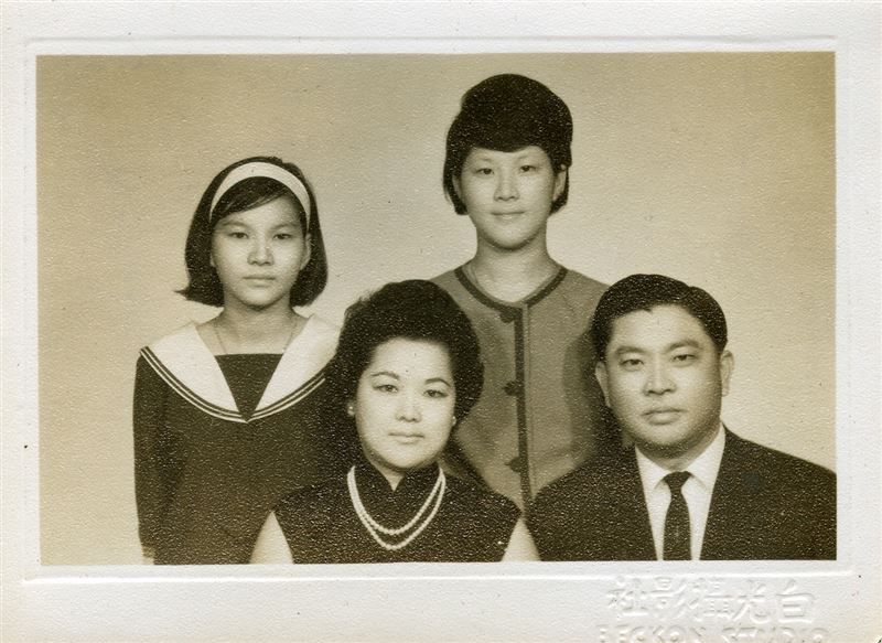 金馬獎主題曲《金馬奔騰》台灣長笛教母樊曼儂3天寫出來，1980年第17屆金馬獎開始年年傳頌，震撼感動全世界。圖為樊曼儂與父親母親全家福。（圖／新象提供）