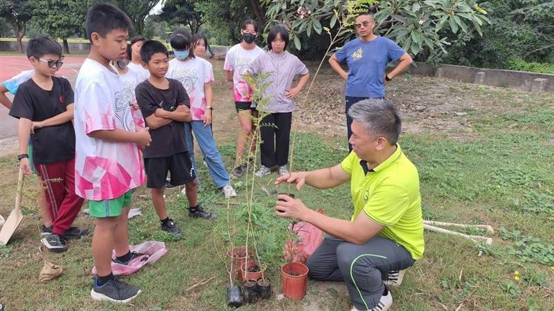 泓德能源救援、植樹　陪孩子把未來種回來