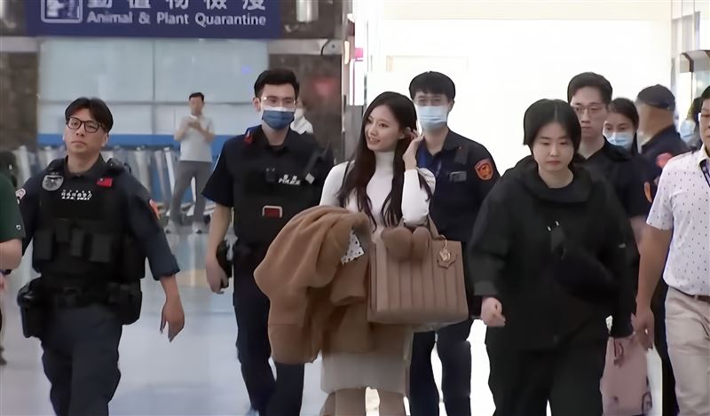 子瑜出道10年首度公開與TWICE成員們在台灣開唱。（圖／翻攝自三立新聞台）