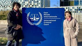 范雲、沈伯洋代表民進黨赴荷蘭海牙參與國際自由聯盟執會（圖／民進黨提供） 