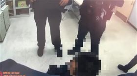 新北,新莊,偷拍,A3新北產業園區站,手扶梯,性騷擾。（圖／翻攝畫面）