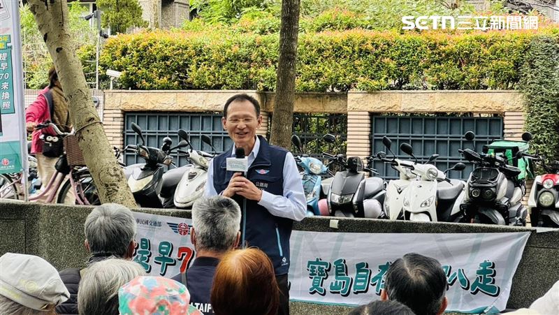 公路局長林福山說明，年滿70歲者完成體檢並上免費課程即可輕鬆換照。（圖／記者柯美儀攝影）