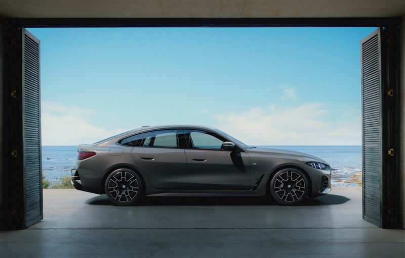 斜背車尾與俐落車門把手讓整體線條更乾淨。（圖／BMW提供）