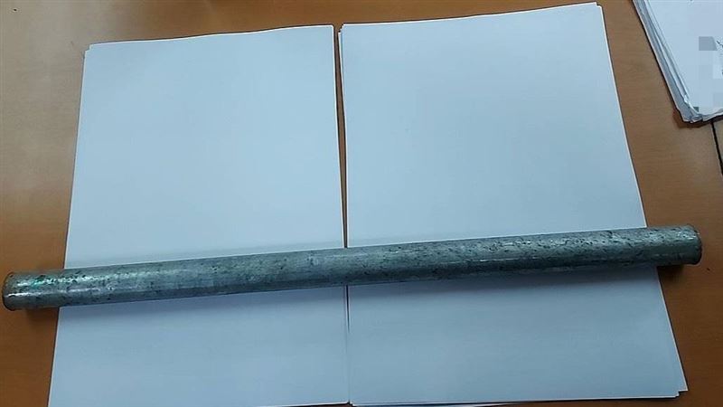 顏男疑因吸食毒品、情緒不穩定，竟持鐵棍於路上隨機攻擊。（圖／翻攝畫面）