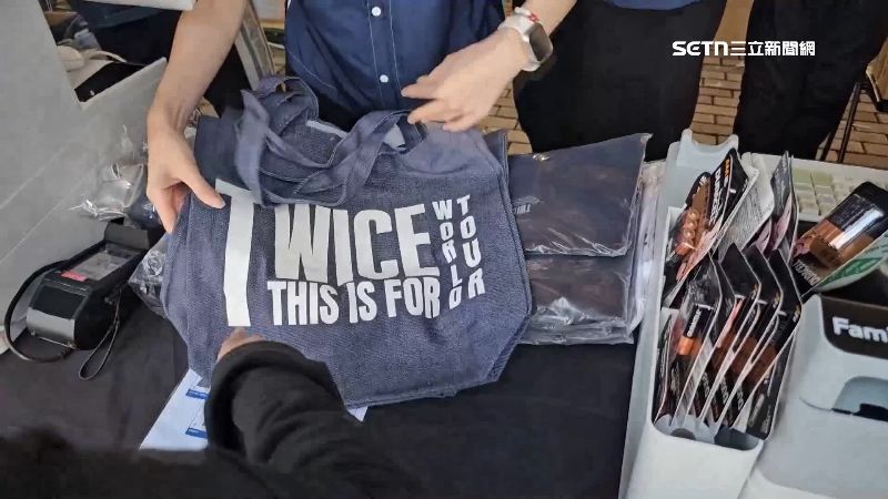 TWICE演唱會限定商品