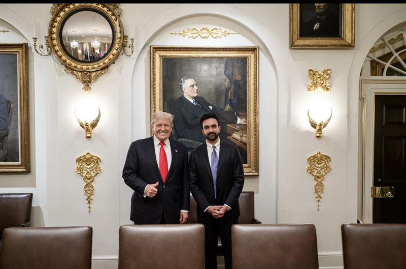 兩大政敵首度碰面，卻是氣氛和善。美國總統川普21日這天，還當起了紐約市長當選人曼達尼的白宮導遊。（圖／翻攝自X平台 @marlene4719）