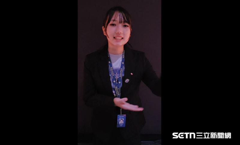 三芯蘋謙虛表示，自己非常感謝且榮幸能有機會出席「哈利法克斯國際安全論壇」，站上國際舞台為台灣發聲，讓世界看見台灣。至於自己獲獎的影片，她表示，希望透過作品傳遞台灣青年的觀點與理念，讓更多人理解台灣在全球議題上的立場與思考。她強調，台灣是個擁有豐富多元文化的國家，而這份多樣性不僅塑造了台灣人的思維方式，也讓台灣在國際社會中能以獨特的視角貢獻解決全球挑戰的方案，她語重心長表示，富有多元文化是台灣的優勢，也希望國家能珍惜並善用這優勢。（圖／受訪者提供）