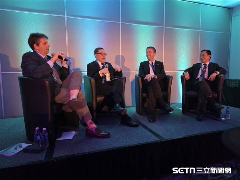 （圖左二）我國派出外交部政務次長陳明祺出席，他與其他國家探討和交流相關議題。（圖／受訪者提供）