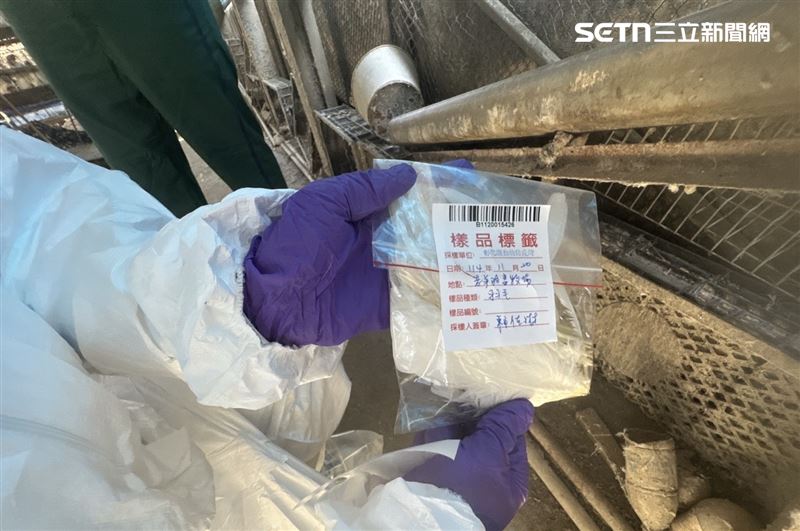 農業處及動防所人員於20日前往採集雞蛋、羽毛、飼料及飲水等檢體，全程由政風人員會同監督。（圖／翻攝畫面）