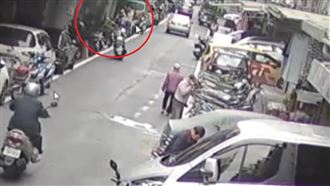 三重男隨機傷人！揮拳毆嬤...她戴安全帽