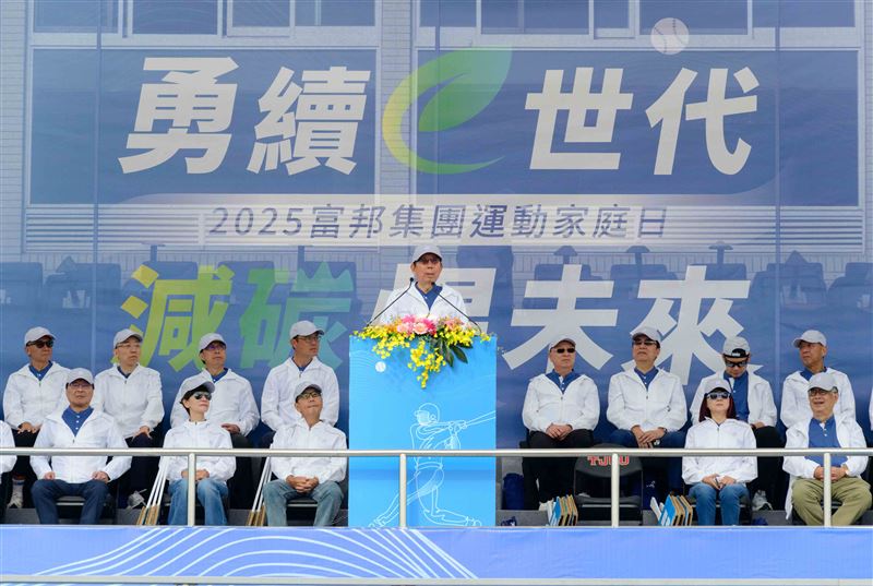 富邦金控董事長蔡明興表示，運動不僅促進健康，更能培養團隊合作及永不放棄的精神，也邀請同仁投入新成立的「有志一同」公益平台，讓公益行動成為富邦文化的一部分！（圖／富邦提供）