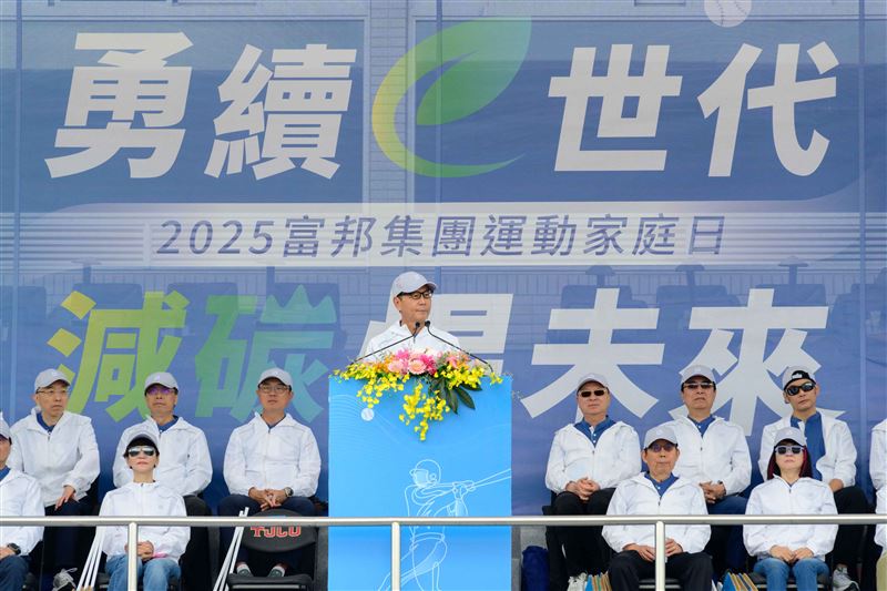 圖三：富邦集團董事長蔡明忠表示，「運動」與「永續」是富邦集團的兩大DNA，希望同仁們能以運動的活力、團隊的力量，和富邦攜手共創更永續、更幸福的未來！（圖／富邦提供）