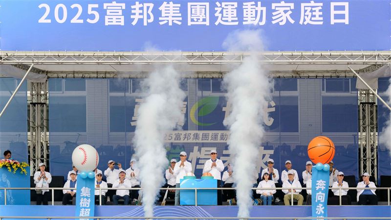 富邦家庭日熱爆　蔡明忠蔡明興同框