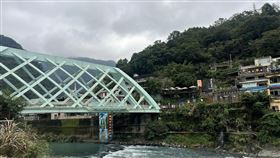 網友罵烏來老街。（圖／翻攝自反攻大路）