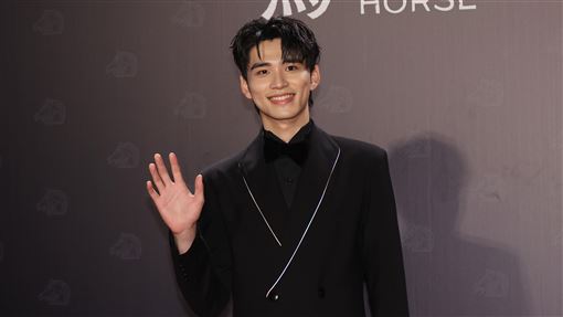 王品澔體重狂掉　捲不倫風波他尬笑回應了