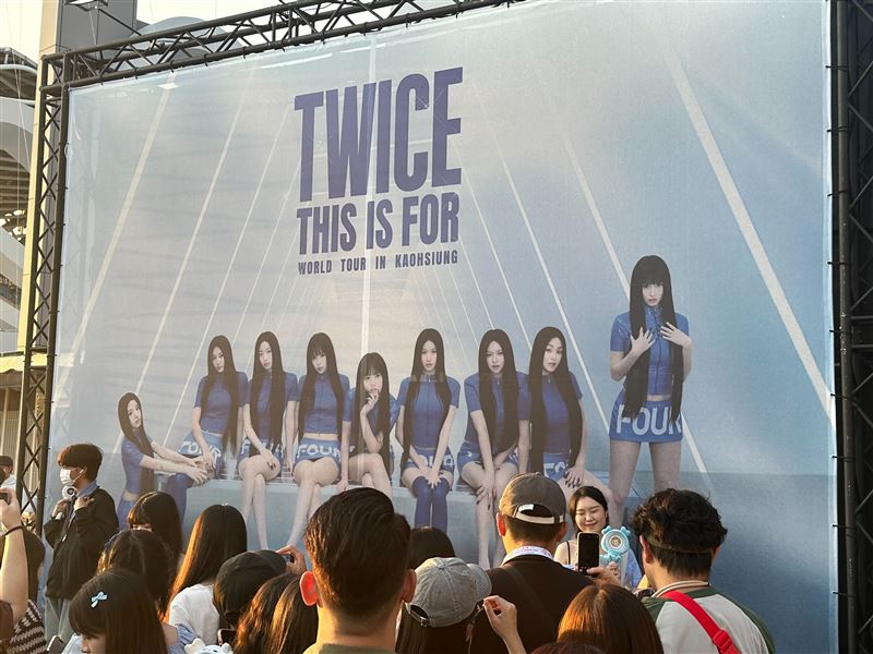 TWICE今明兩天於高雄世運開唱。（圖／記者林汝珊攝影）