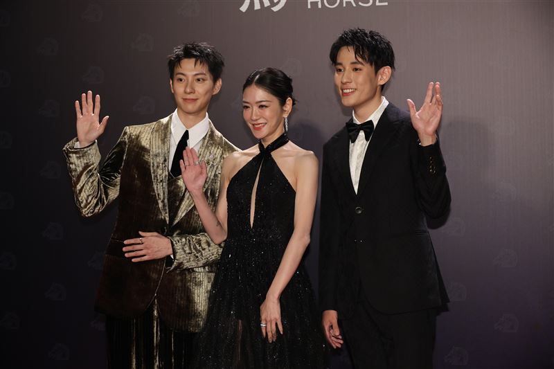 彭千祐（左起）、楊千霈、徐鈞浩主持金馬紅毯。（圖／記者鄭孟晃、趙于瑩攝影）