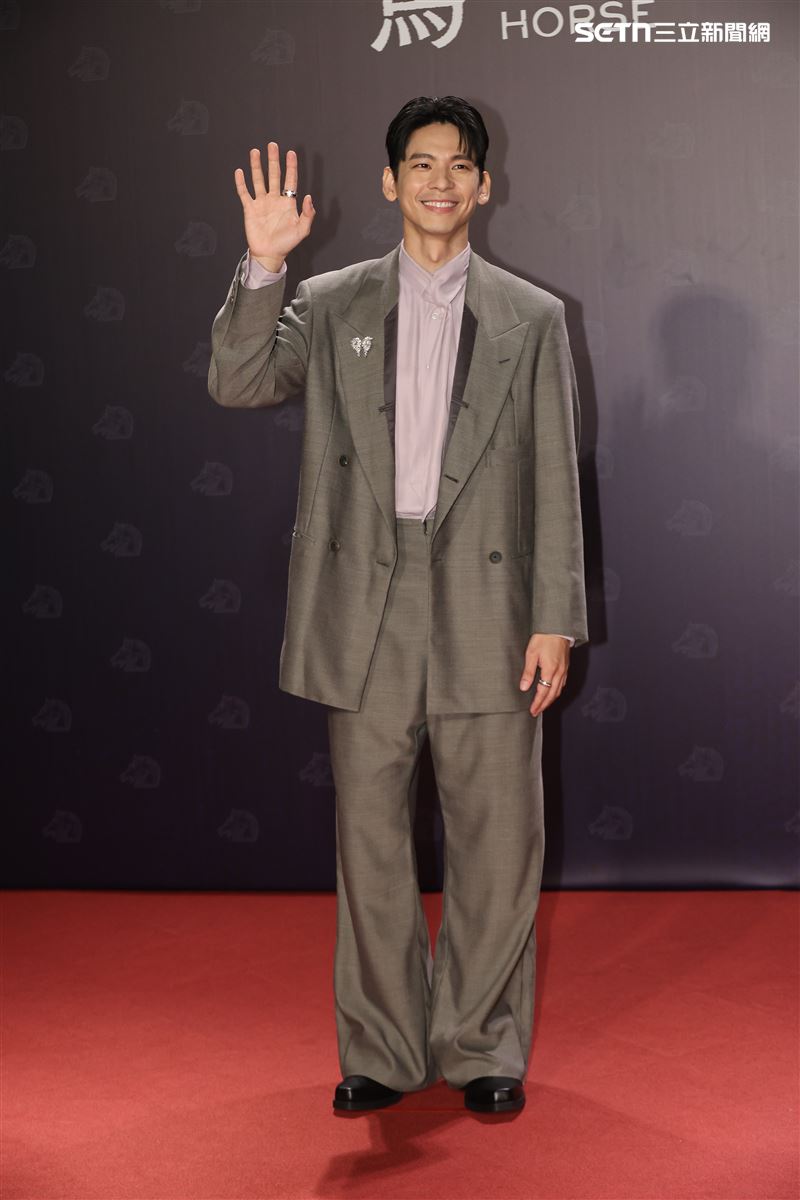 林柏宏步上紅毯，一身行頭非常好看。（圖／記者鄭孟晃、趙于瑩攝影）