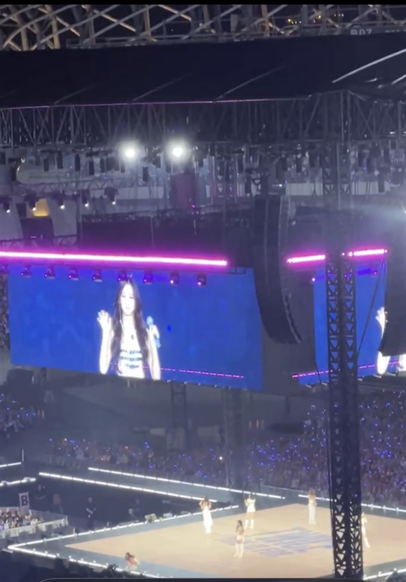 TWICE開唱，子瑜開心喊：「終於帶成員來高雄」。（圖／讀者提供）