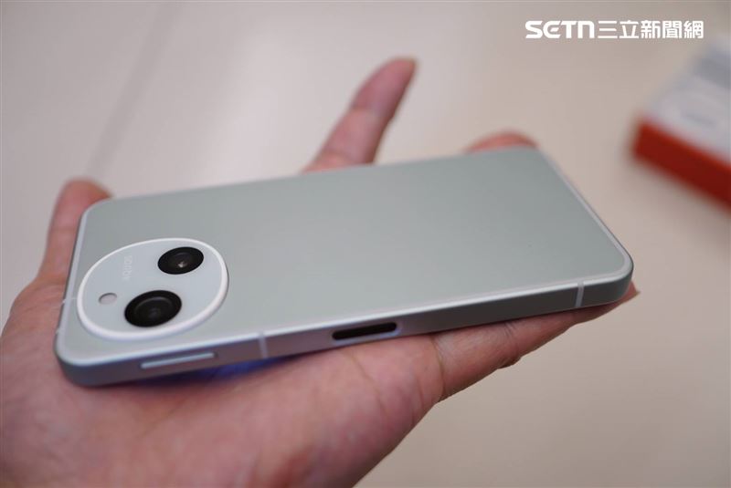 夏普AQUOS sense10小巧機身能輕易單手掌握