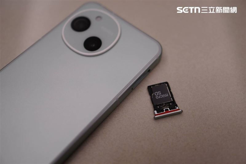 AQUOS sense10 SIM卡槽