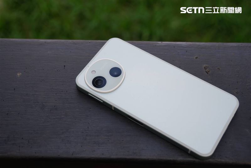 AQUOS sense10機身設計輕薄緊緻，重量僅約166g，是支各方面功能都均衡的小手機