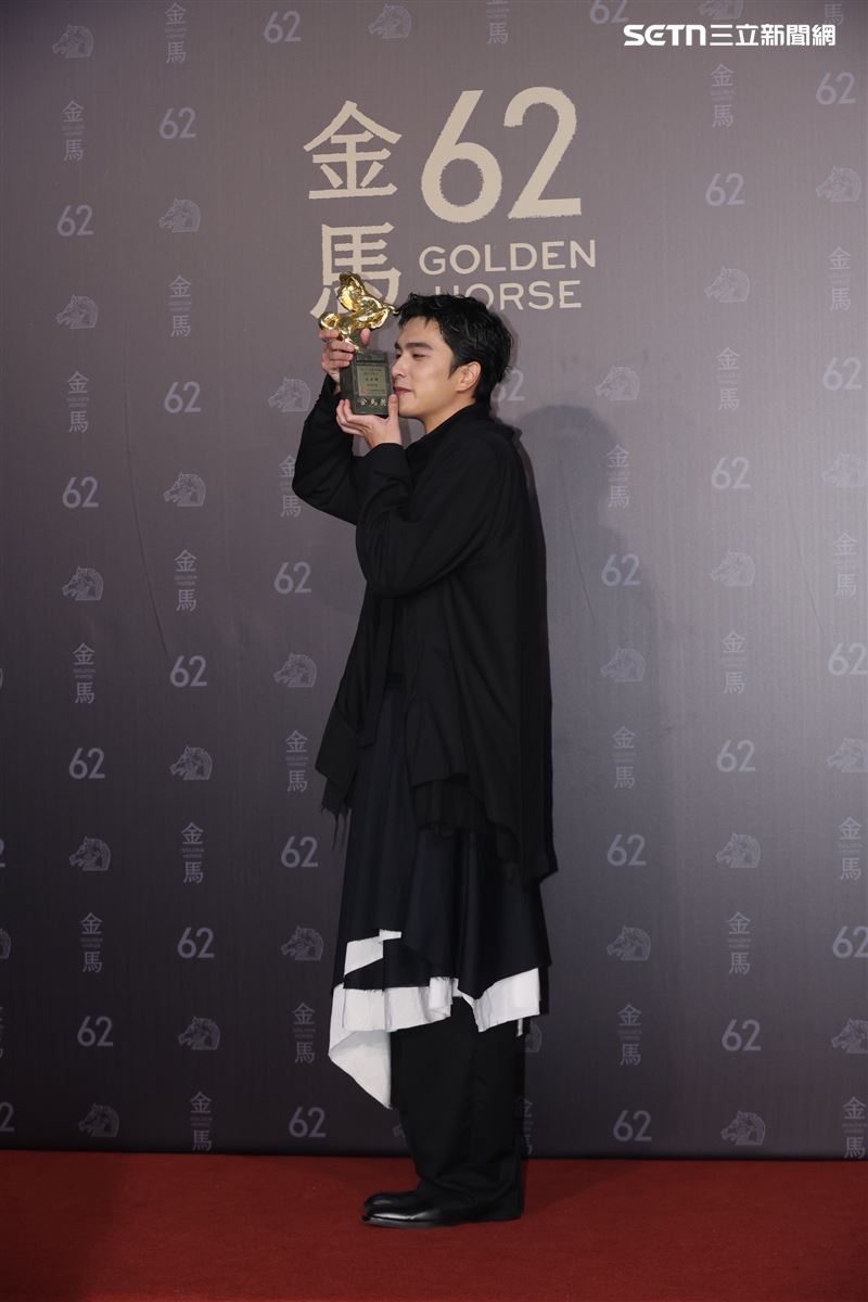 曾敬驊奪下金馬獎男配角獎。(圖/記者鄭孟晃、趙于瑩攝影)
