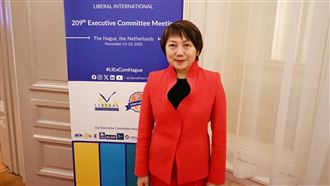 范雲參加國際自由聯盟會議  發表專題演說民進黨立委范雲赴荷蘭海牙出席國際自由聯盟會議並發表專題演說，她提到中國對台灣的脅迫行動不斷升級，呼籲自由世界支持台海和平、支持台灣有意義地參加國際組織，並對中國跨國鎮壓採取具體行動反制。中央社記者吳柏緯海牙攝  114年11月22日